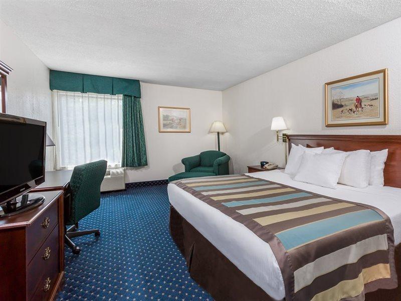 Baymont By Wyndham Greensboro/Coliseum Exterior foto